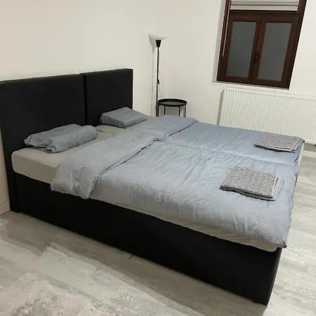 Place to sleep - Kassel: Direkt an der Uni Exterior foto