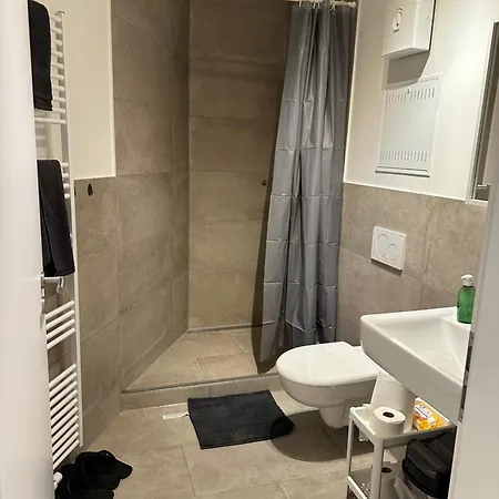 Place to sleep - Kassel: Direkt an der Uni Exterior foto